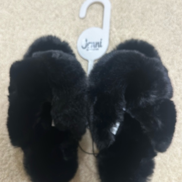 NWT JENNI Intimates Black Furry Slippers 7-8 - Picture 1 of 3